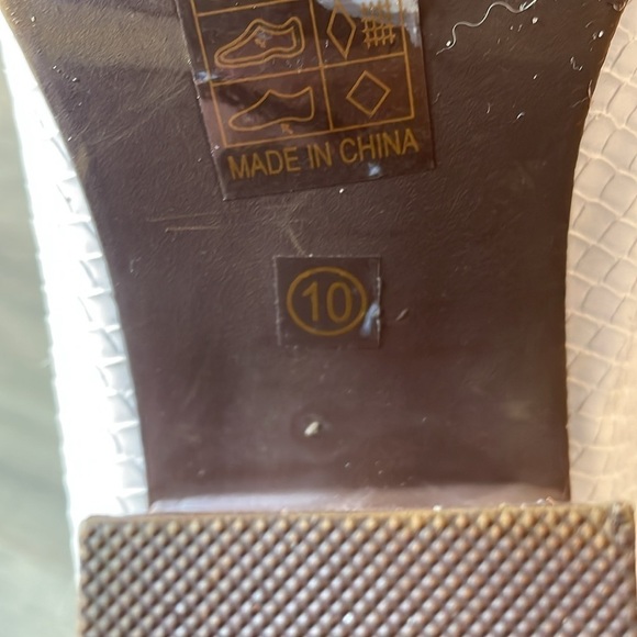 Abata white snakeskin texture ankle booties w/ chunky block heel size 10, EUC - Picture 7 of 8